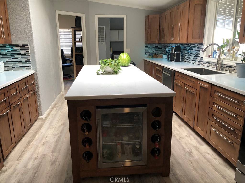 Corona, CA 92878,4901 Green River RD #173