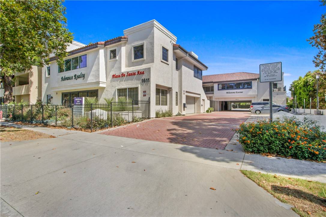 Santa Ana, CA 92701,1611 E 4th ST #206