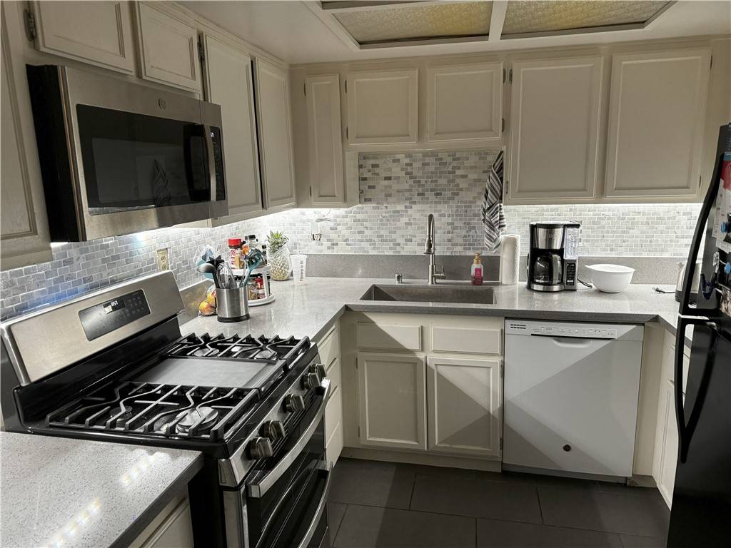 Fullerton, CA 92833,2380 W Orangethorpe AVE #14