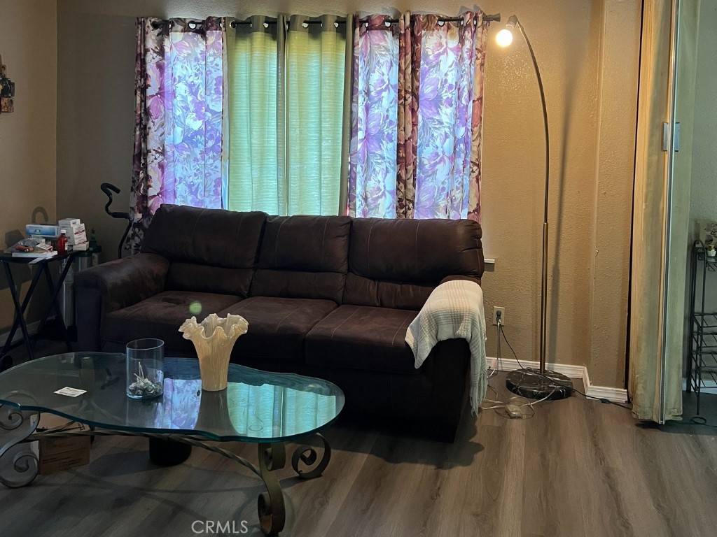 Compton, CA 90221,1017 S Chester AVE
