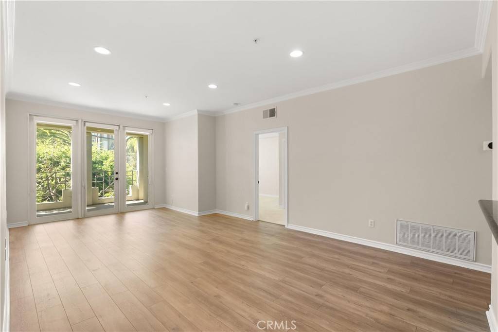 Irvine, CA 92612,2243 Martin #217