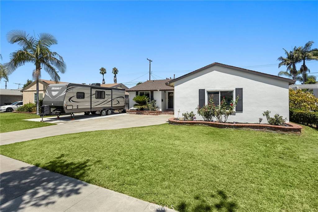 Fullerton, CA 92832,719 W Roberta AVE