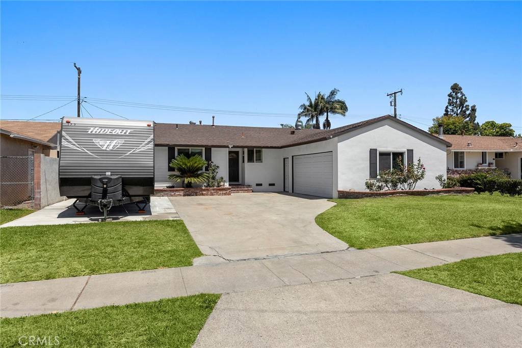 Fullerton, CA 92832,719 W Roberta AVE