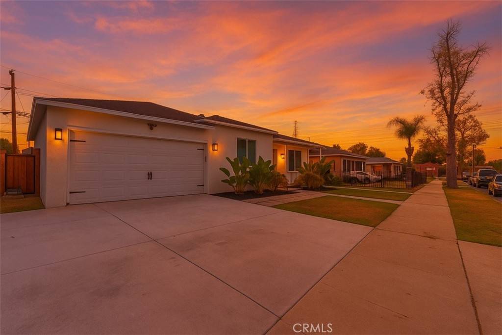 Compton, CA 90220,1422 S Exmoor AVE