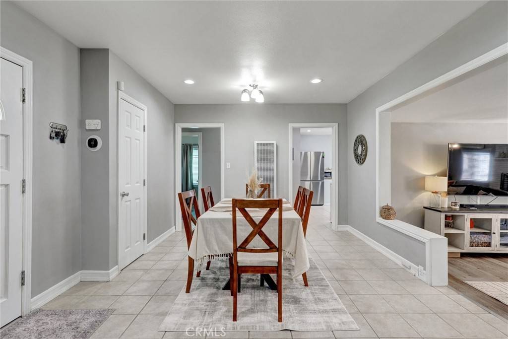 South Gate, CA 90280,10337 Garfield Ave