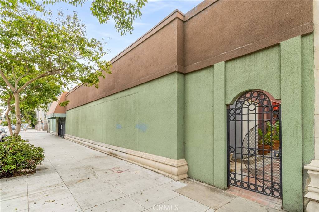 Long Beach, CA 90802,434 E 3rd ST