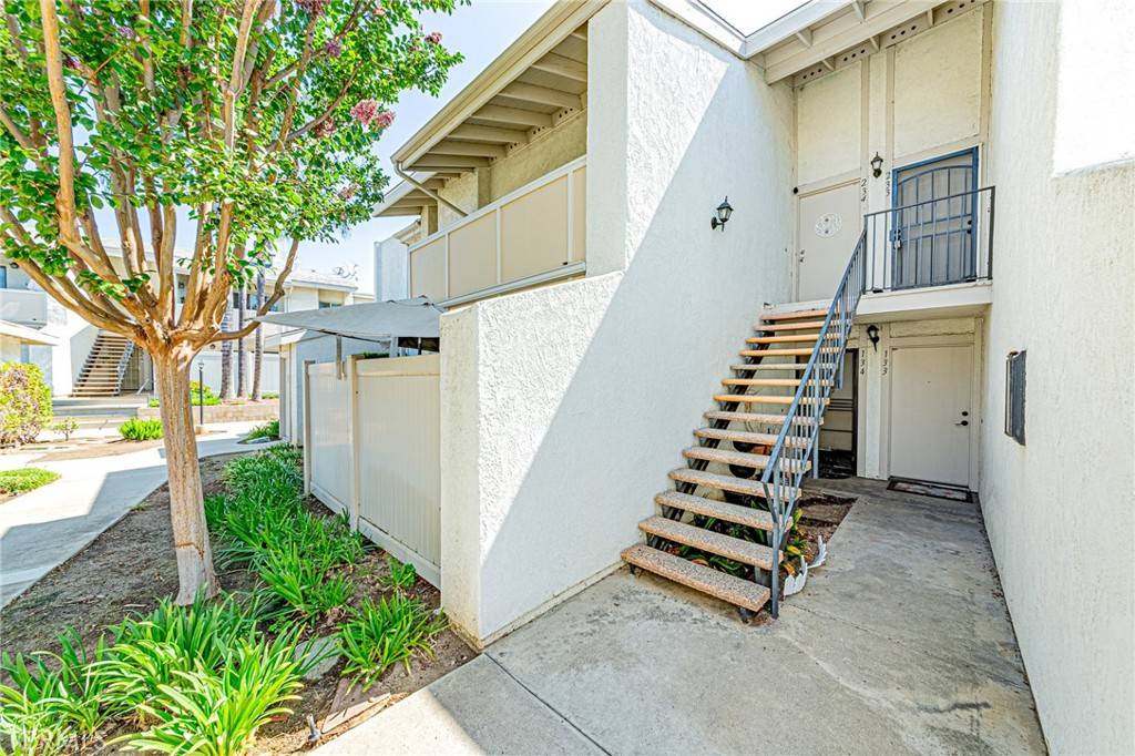 La Habra, CA 90631,1042 E La Habra BLVD #233