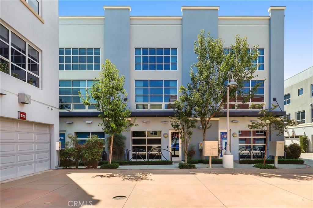 Santa Ana, CA 92701,718 N Santiago ST