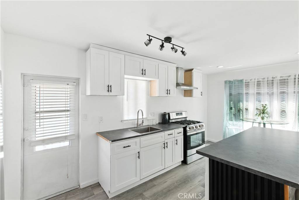 Torrance, CA 90504,1900 Artesia Blvd #4