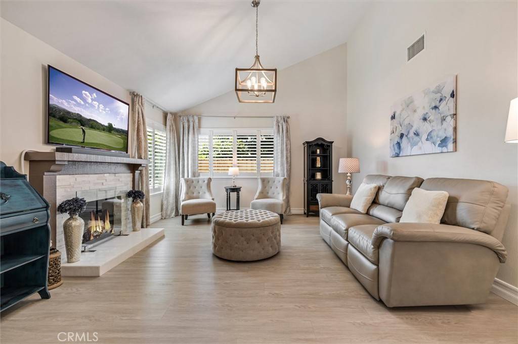 Yorba Linda, CA 92886,5651 LYNNBROOK PLZ
