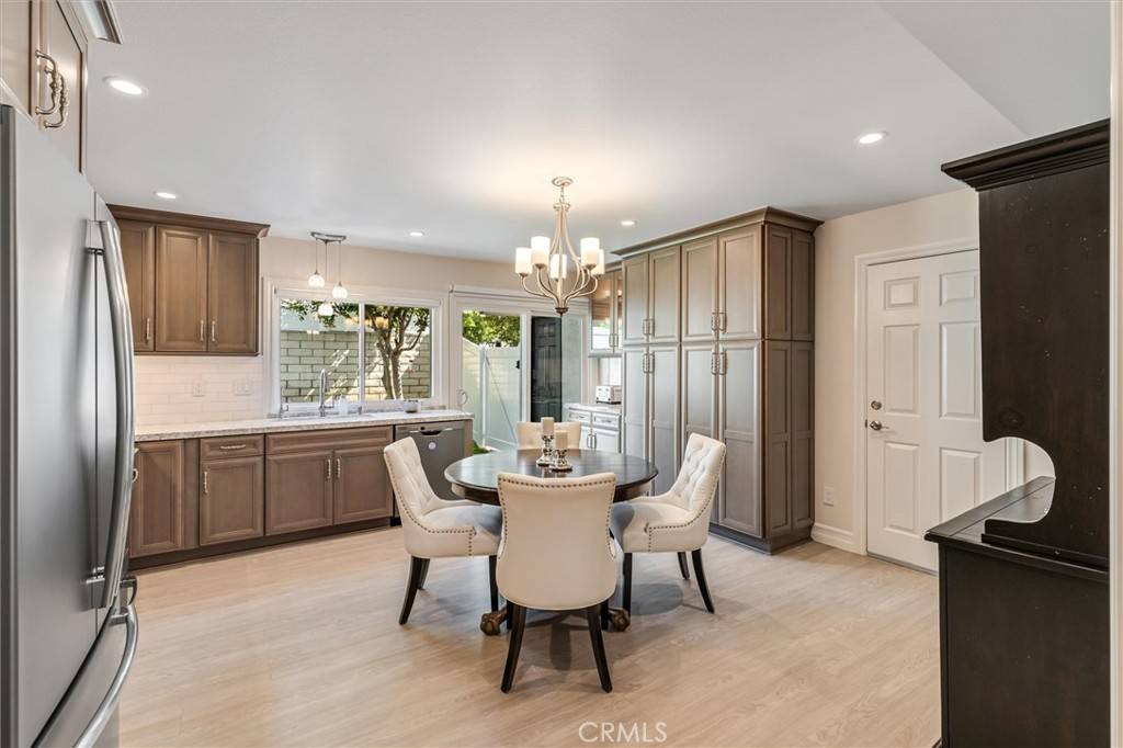 Yorba Linda, CA 92886,5651 LYNNBROOK PLZ