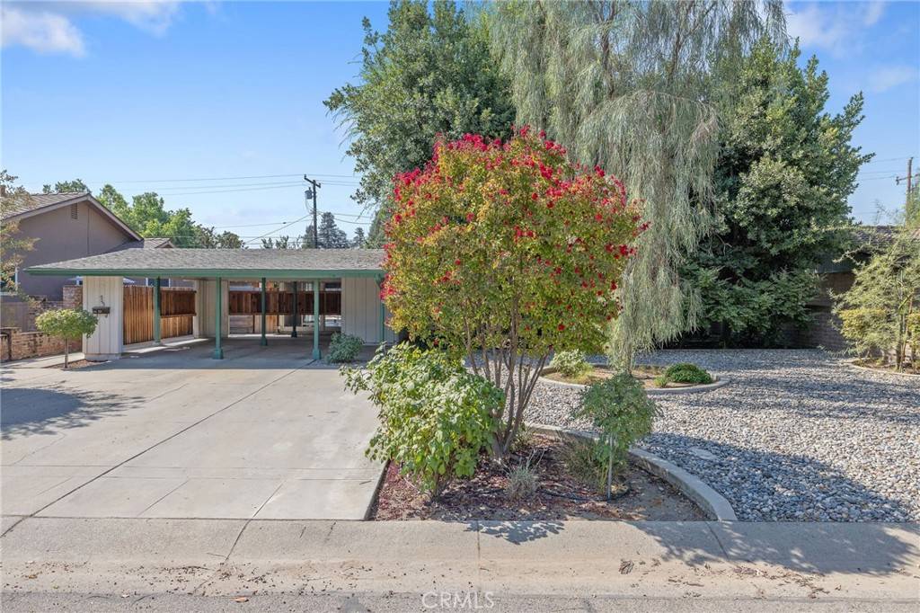 Visalia, CA 93277,945 W Howard AVE