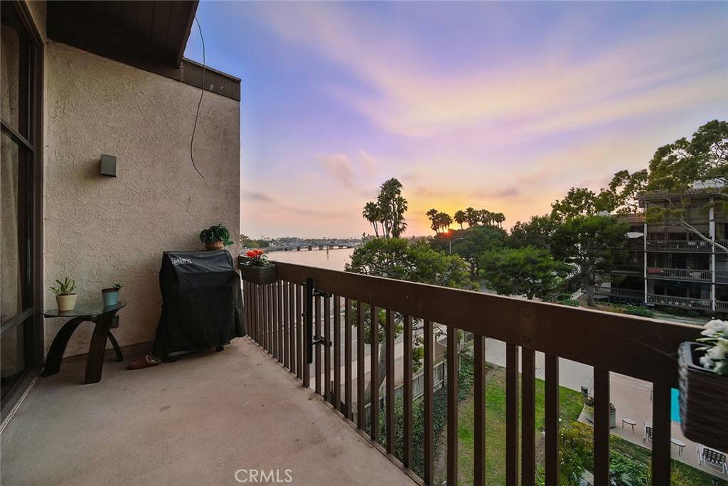 Long Beach, CA 90803,6315 Marina Pacifica DR S