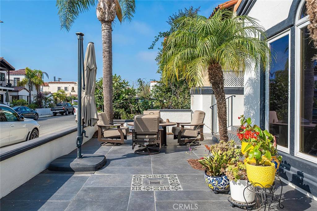 Long Beach, CA 90803,106 Claremont AVE