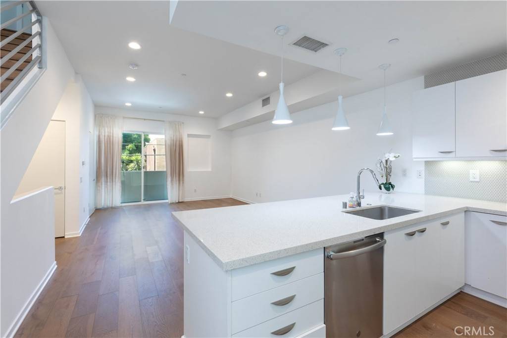 North Hollywood, CA 91601,4831 Craner AVE