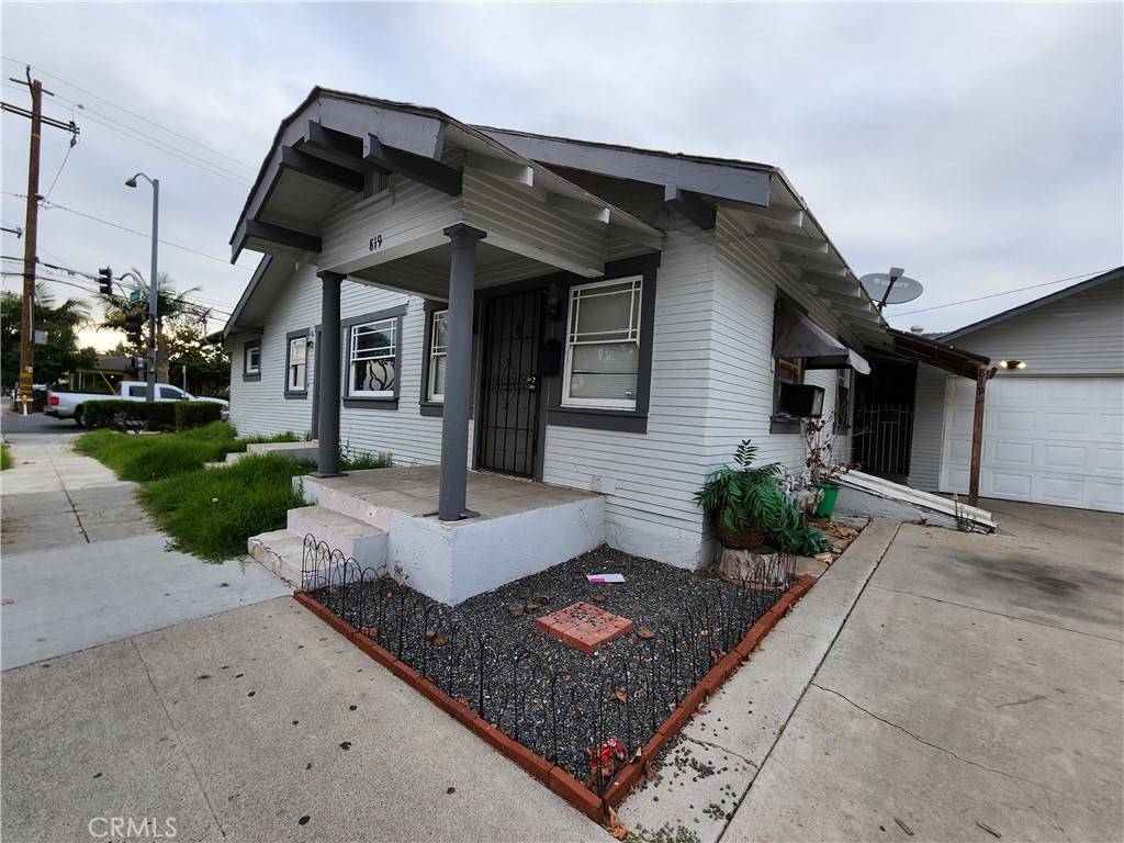 Santa Ana, CA 92703,529 S Flower