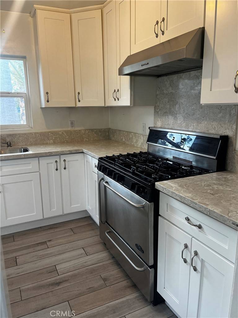 Santa Ana, CA 92703,639 S Baker ST