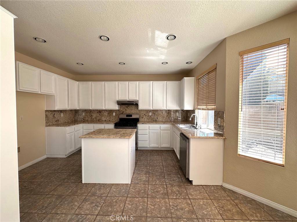 Huntington Beach, CA 92648,7802 Orchid DR