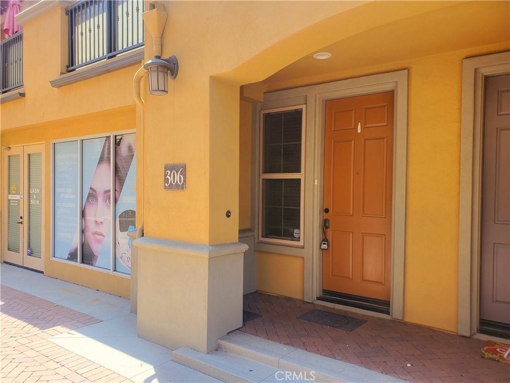 Fullerton, CA 92832,306 District CT