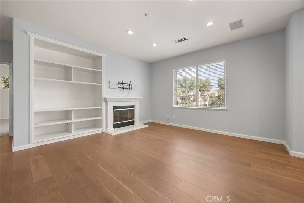 Irvine, CA 92602,72 Salton #27