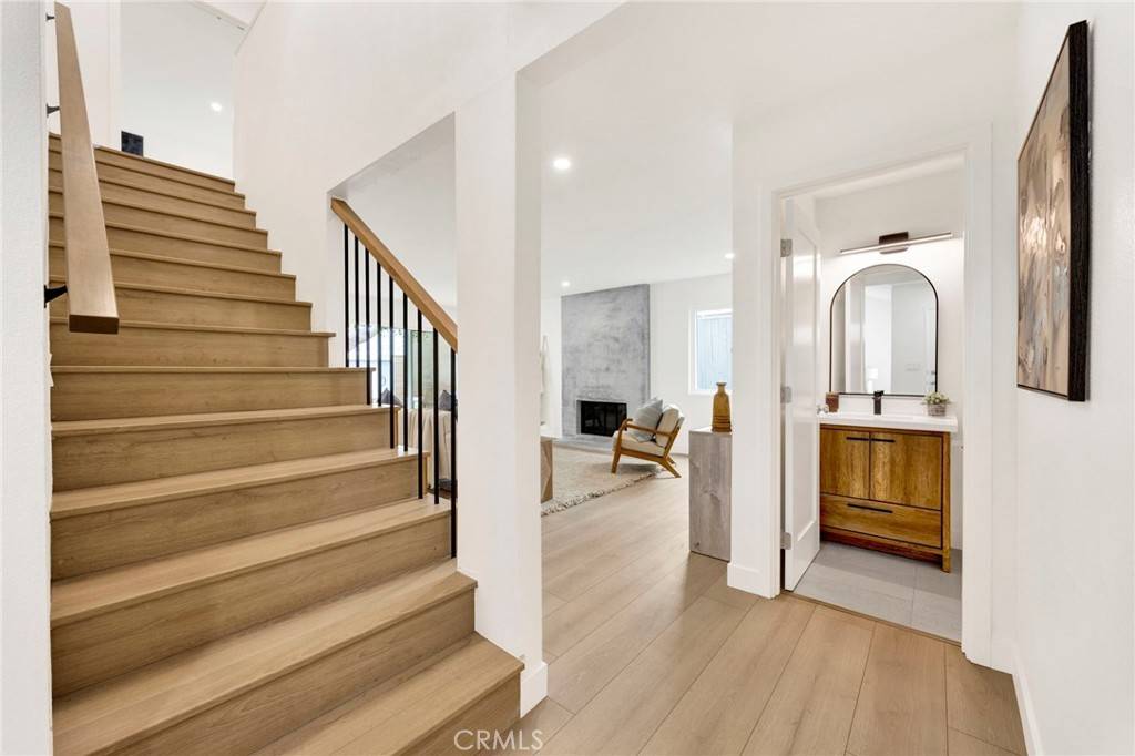 Redondo Beach, CA 90278,2517 Harriman LN #B