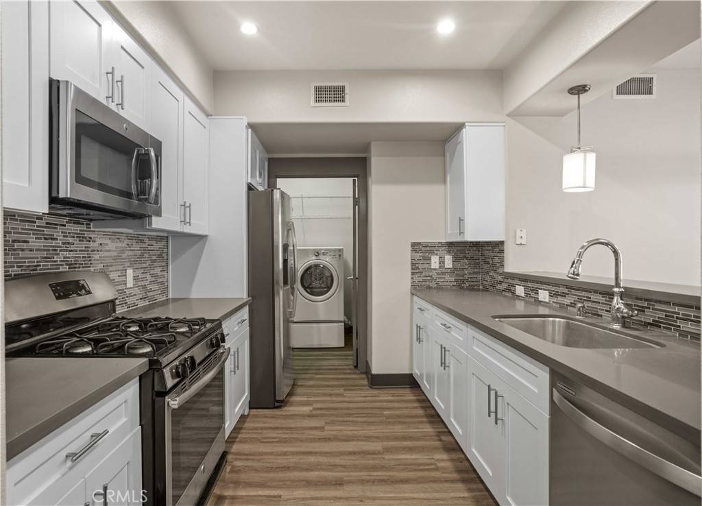 Valencia, CA 91355,24595 Town Center DR #3211