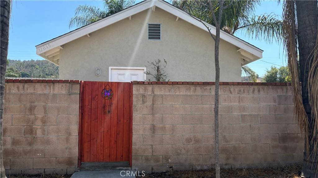 Whittier, CA 90601,2303 Holford ST