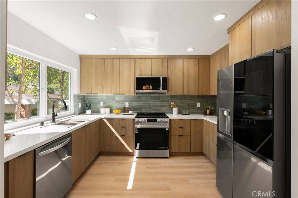 Anaheim, CA 92807,6577 E Camino Vista #6