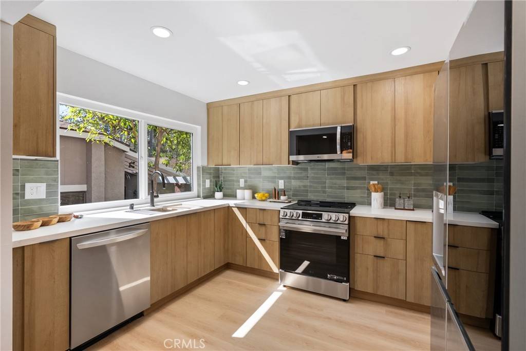 Anaheim, CA 92807,6577 E Camino Vista #6
