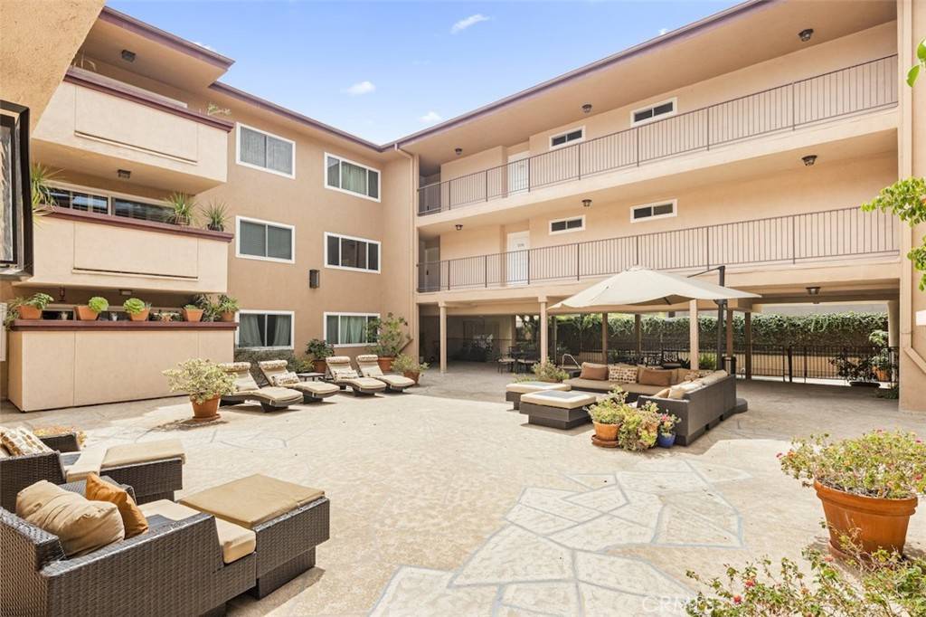 West Hollywood, CA 90069,1121 N Olive DR #209