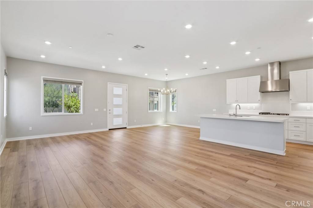 Valencia, CA 91381,27730 Knoll View PL