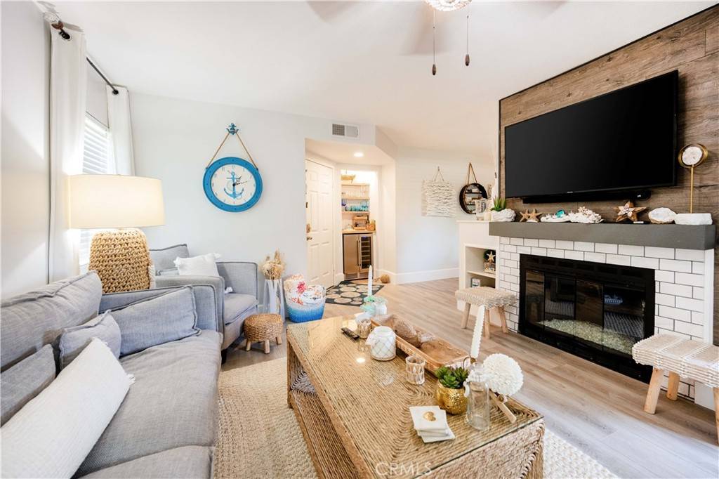 Dana Point, CA 92629,68 Corniche DR #B