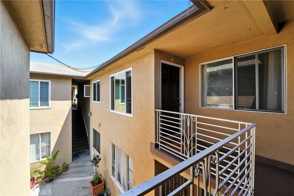 Long Beach, CA 90814,2135 E Florida ST #7