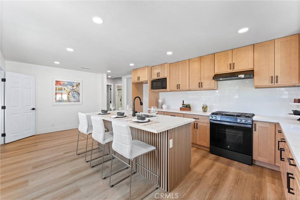 Downey, CA 90241,8039 4th ST
