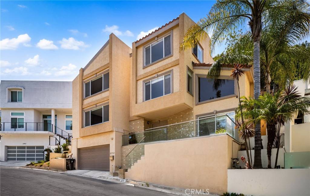 Los Angeles, CA 90027,3751 Prestwick DR
