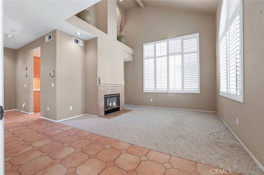 Irvine, CA 92606,66 Avanzare