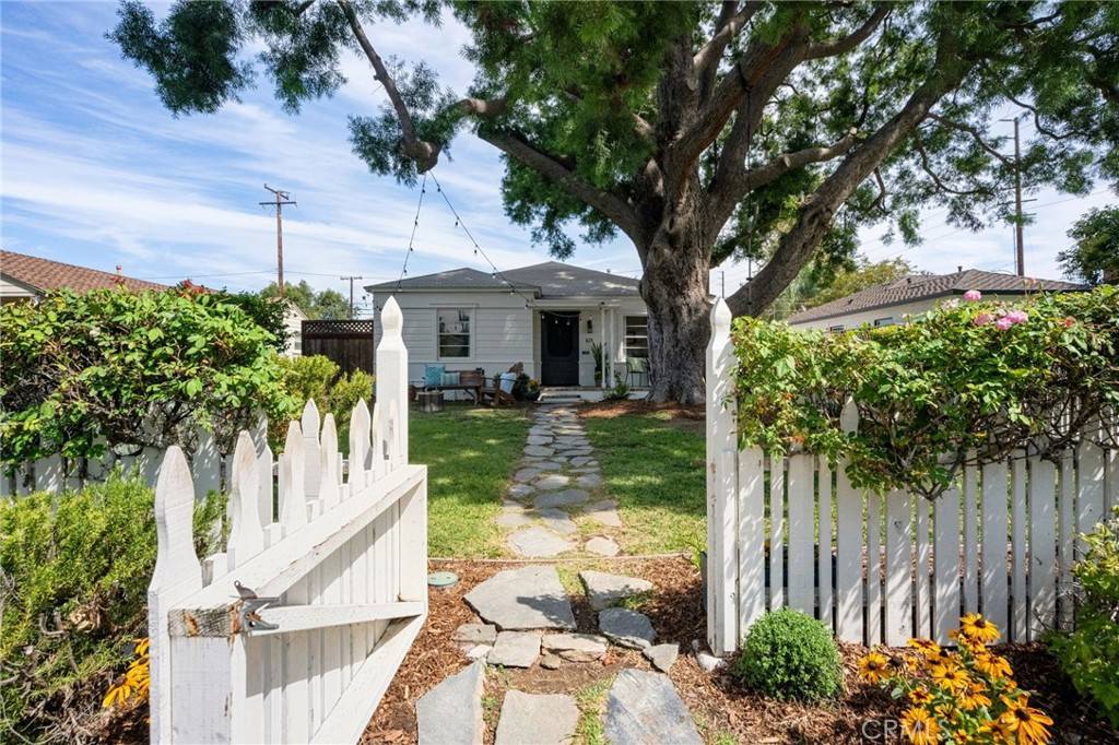 Santa Ana, CA 92706,621 E 20th ST