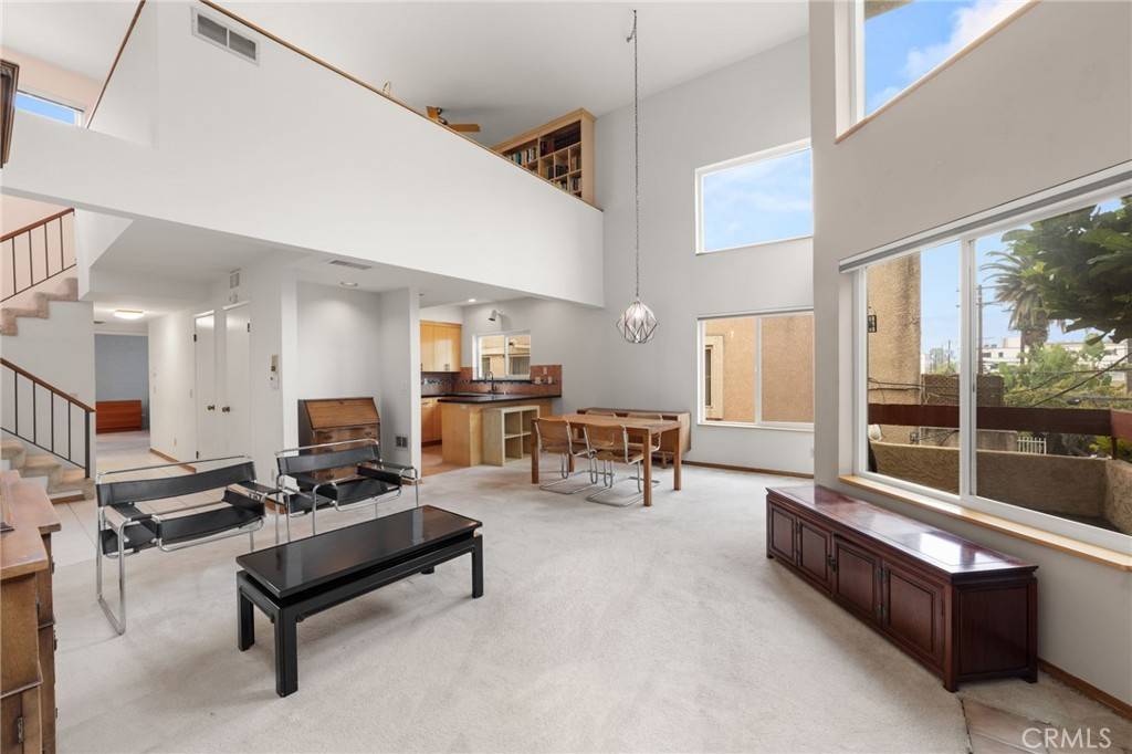 Los Angeles, CA 90066,11831 Courtleigh DR #203