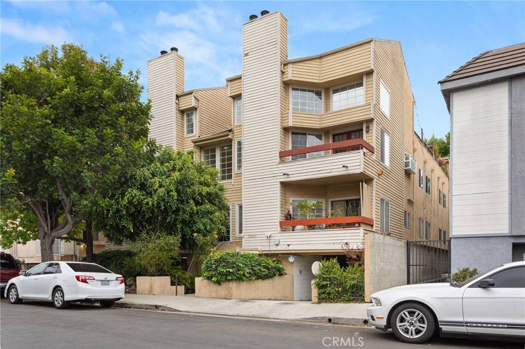 Los Angeles, CA 90066,11831 Courtleigh DR #203