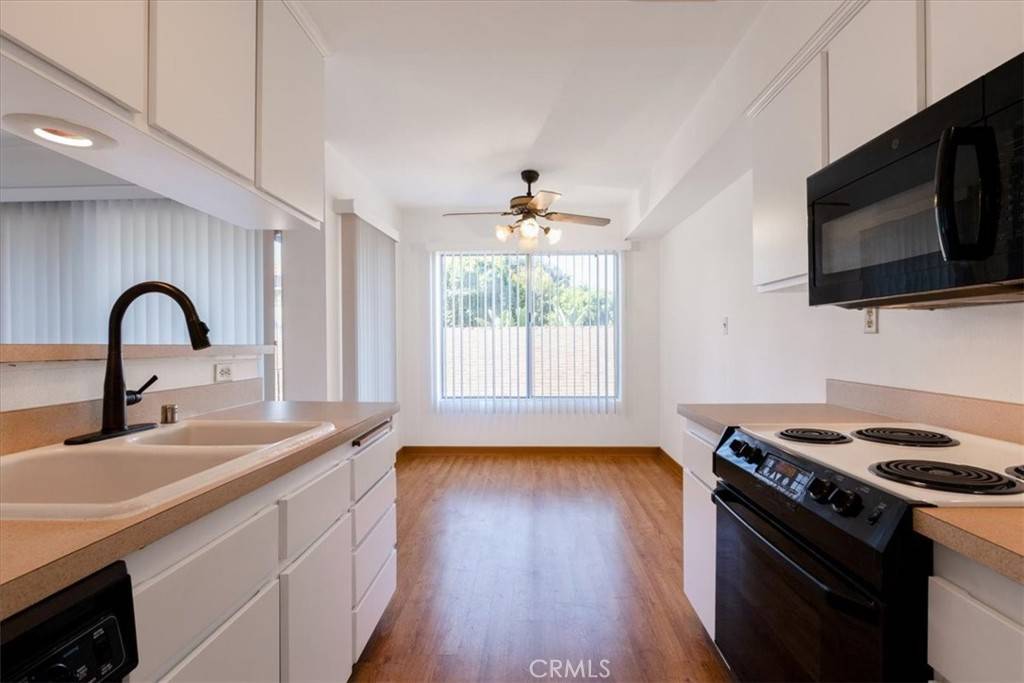 Long Beach, CA 90814,372 Carroll Park East #208