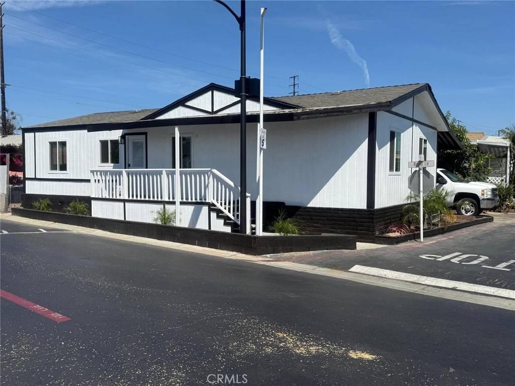 Santa Ana, CA 92704,215 S Sullivan LN #220