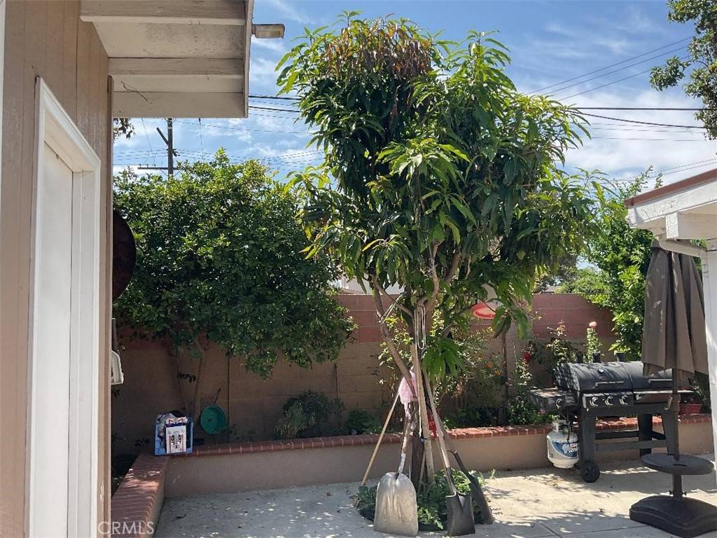 Santa Ana, CA 92704,2108 S Artesia ST