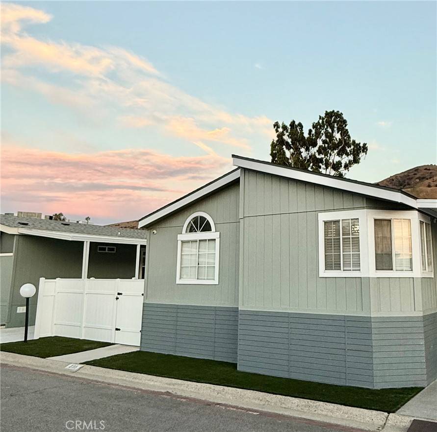 Corona, CA 92880,4901 Green River RD #239