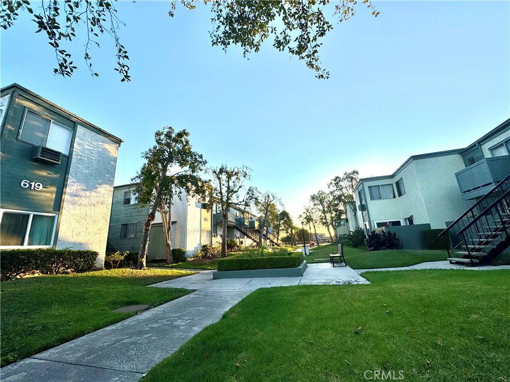 Santa Ana, CA 92703,619 N Bristol ST #17