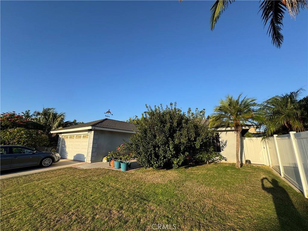 Huntington Beach, CA 92647,14872 Vanguard LN