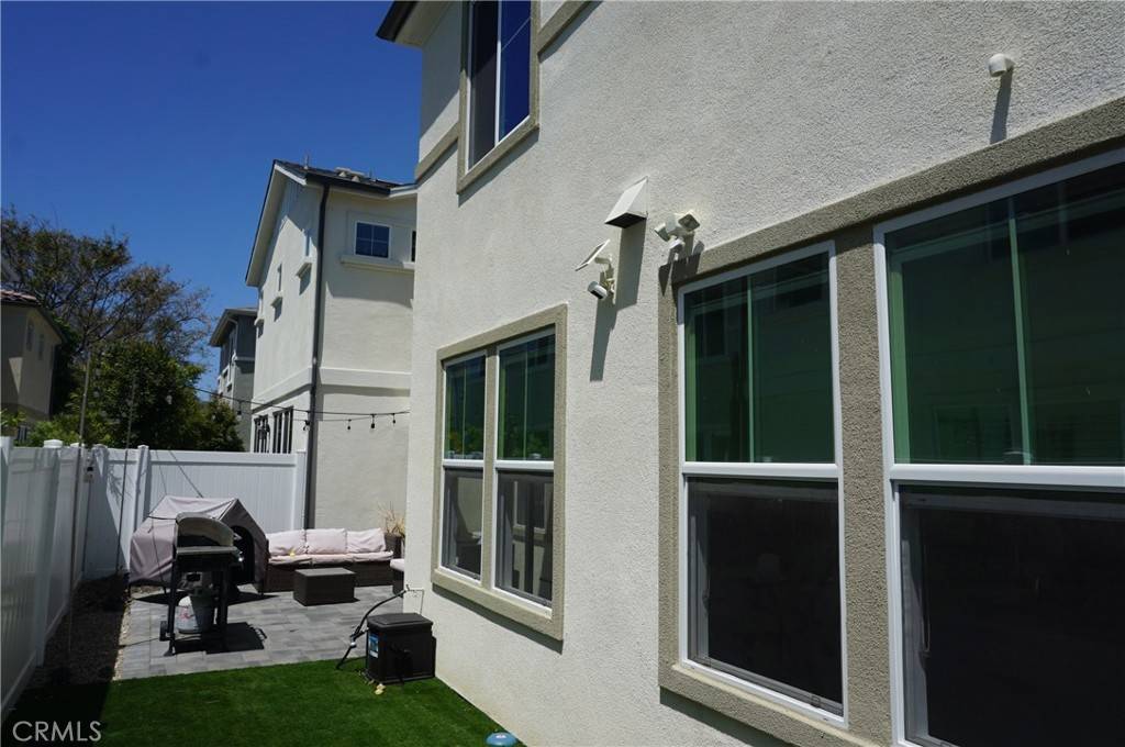Costa Mesa, CA 92626,945 Vivid LN