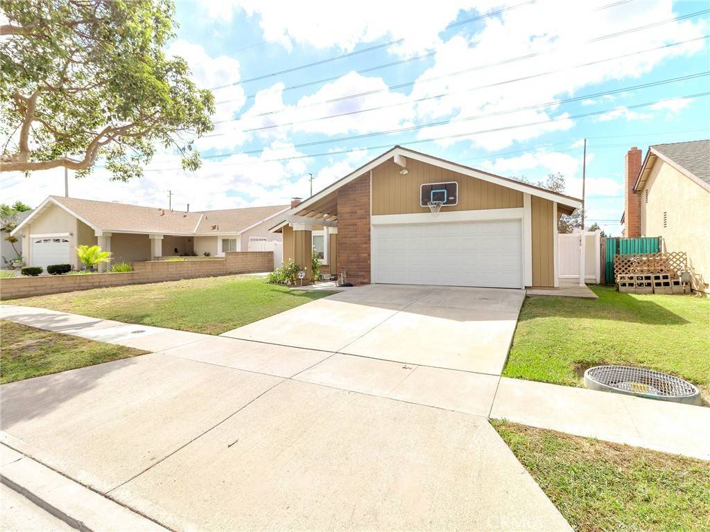 Santa Ana, CA 92704,2318 W Moore Ave