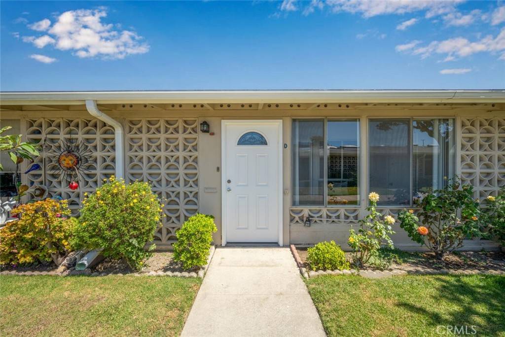 Seal Beach, CA 90740,13061 Oak Hills DR #221D