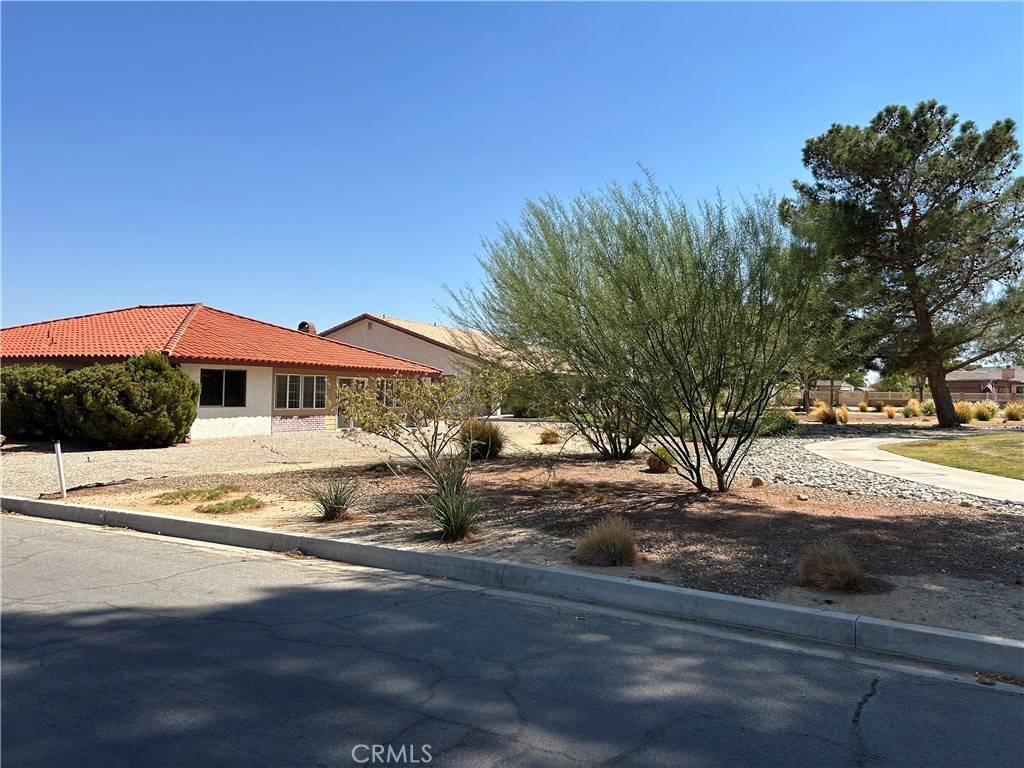 Helendale, CA 92342,15257 Blue Grass DR