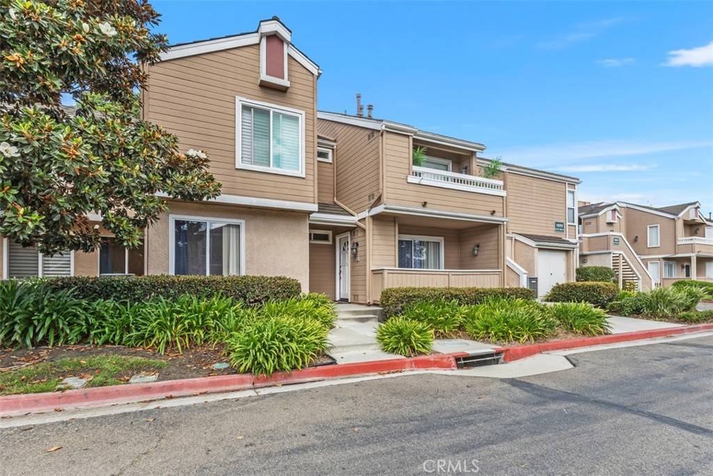 Stanton, CA 90680,10393 E Briar Oaks DR #D